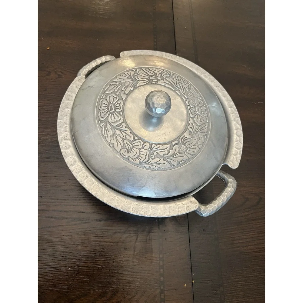 Vintage Everlast Hammered Aluminum Floral Lidded Casserole Dish — 11